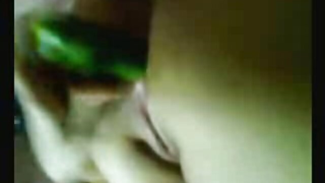 A mocskos barna Kimber Woods a mostohaapjával az anyja orra alatt szekx csatlakozik